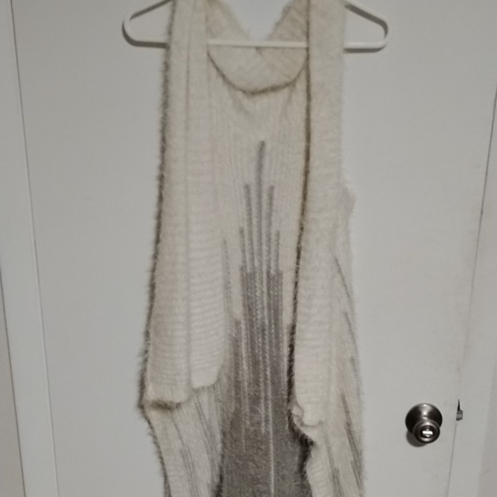 Cozy Knit Sleeveless Sweater Vest - Cream and Gray